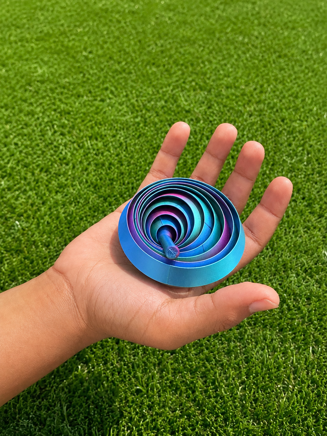 🌀 3D Printed Spiral Fidget – Rainbow Silk