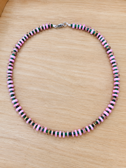🌸 Pink Shell & Emerald Green Beaded Necklace