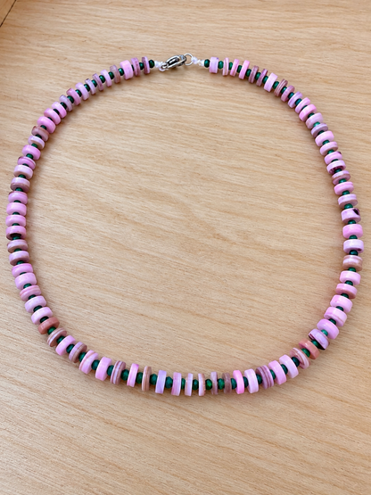 🌸 Pink Shell & Emerald Green Beaded Necklace