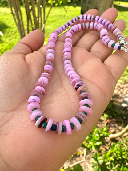 🌸 Pink Shell & Emerald Green Beaded Necklace