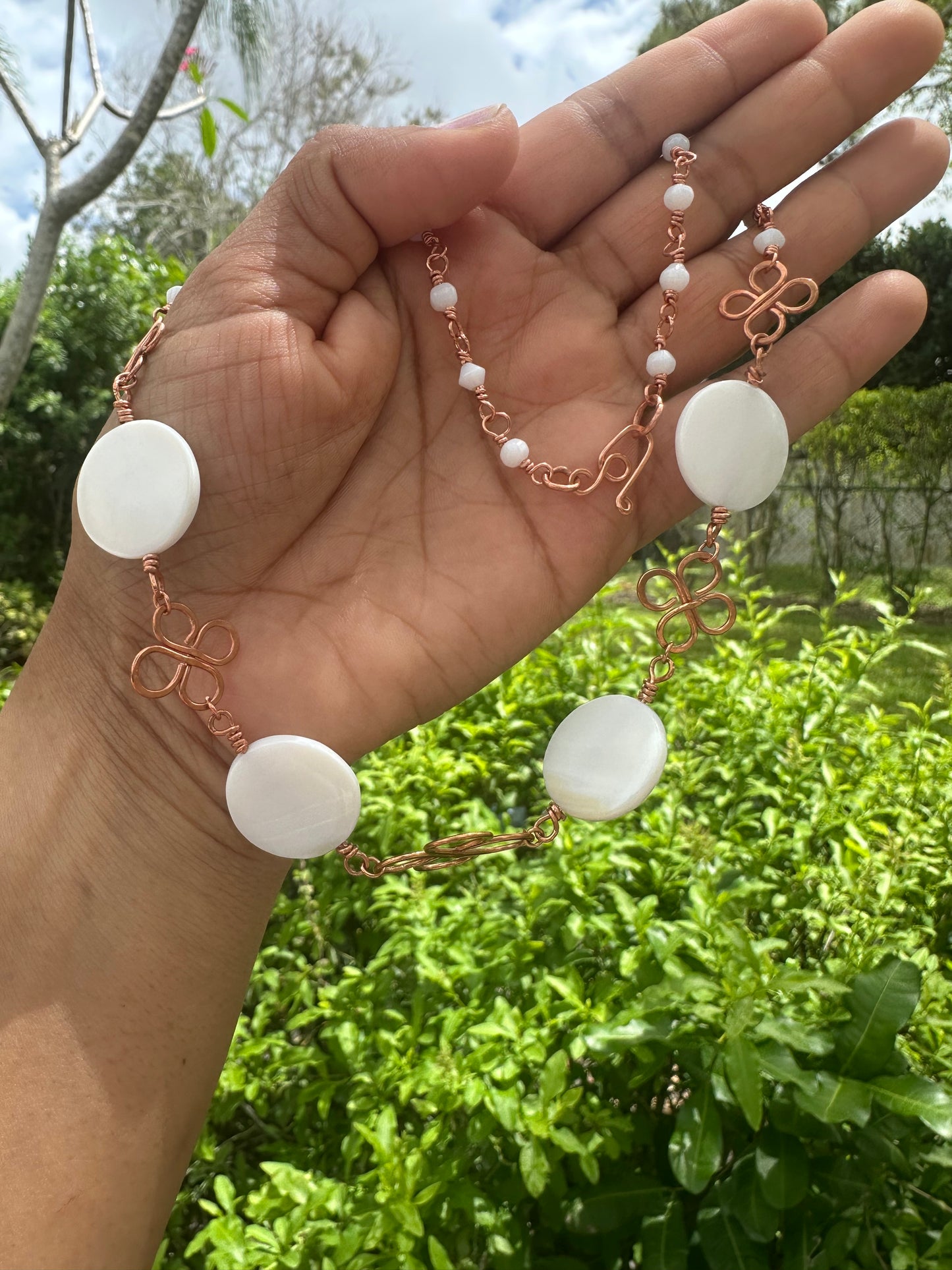 Round Mother of Pearl & Copper Clover