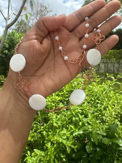 Round Mother of Pearl & Copper Clover